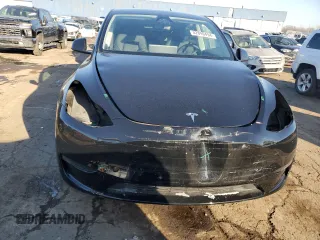 2024 Tesla Model Y Long Range with VIN 7SAYGDEE5RA270382, listed as a Copart auction lot 82899494 with 6,401 mi miles and Clean title. Bid and sale history available at DreamBid. Image 5.
