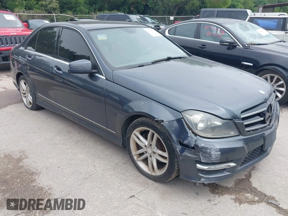 2014 Mercedes-Benz C 250 Sport z VIN WDDGF4HB5EA964773, wystawiony jako IAAI lot #42416375 z przebiegiem 113 333 mil mil oraz . Historia ofert i sprzedaży dostępna na DreamBid. Obrazek 1.