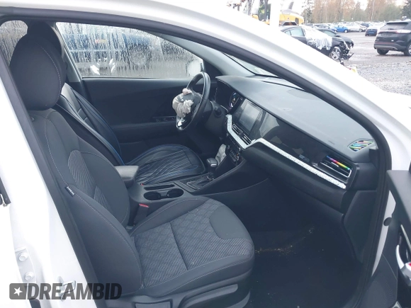 2022 Kia Niro LXS with VIN KNDCB3LC2N5542807, listed as a IAAI auction lot 40733090 with 28,791 mi miles. Bid and sale history available at carsss.com. Image 5.