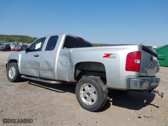 2010 Chevrolet Silverado 1500 LT with VIN 1GCSKSE31AZ221654, listed as a IAAI auction lot 40564208 with 239,609 mi miles. Bid and sale history available at carsss.com. Image 3.