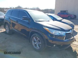 2015 Toyota Highlander LE z VIN 5TDBKRFH0FS210916, wystawiony jako IAAI lot #41695145 z przebiegiem 123 236 mil mil oraz . Historia ofert i sprzedaży dostępna na DreamBid. Obrazek 1.
