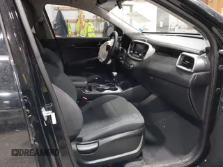 2019 Kia Sorento LX with VIN 5XYPGDA3XKG560440, listed as a IAAI auction lot 41502771 with 114,415 mi miles. Bid and sale history available at carsss.com. Image 5.