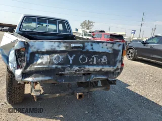 1990 Toyota Pickup DLX z VIN JT4VN13D3L5024456, wystawiony jako Copart lot #75834064 z przebiegiem 200 893 mil mil oraz Szkoda całkowita • Salvage title. Historia ofert i sprzedaży dostępna na DreamBid. Obrazek 6.