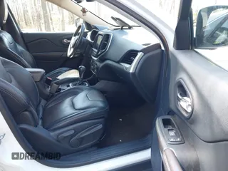 2014 Jeep Cherokee Limited with VIN 1C4PJLDS9EW238121, listed as a IAAI auction lot 41811278 with 185,240 mi miles. Bid and sale history available at carsss.com. Image 5.