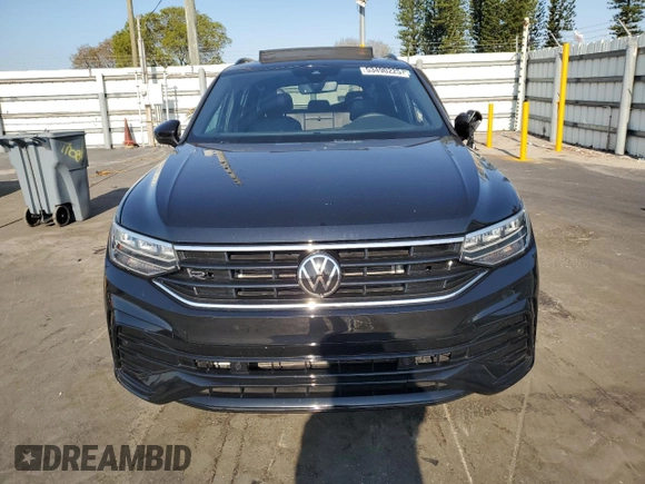 2022 Volkswagen Tiguan SE R-Line Black z VIN 3VVCB7AX0NM056683, wystawiony jako Copart lot #53490225 z przebiegiem 19 993 mil mil oraz Szkoda całkowita • Salvage title. Historia ofert i sprzedaży dostępna na DreamBid. Obrazek 5.