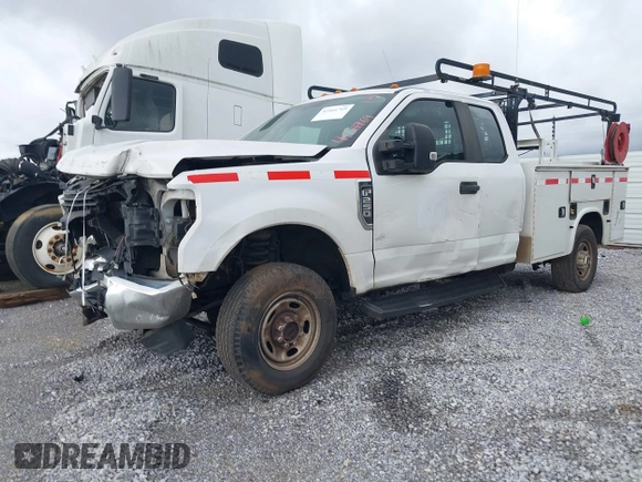 2017 Ford F-250 XL with VIN 1FD7X2B6XHEE15151, listed as a IAAI auction lot 42161769 with 293,798 mi miles and . Bid and sale history available at DreamBid. Image 17.