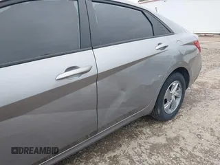 2025 Hyundai Elantra SE z VIN KMHLL4DG3SU860243, wystawiony jako IAAI lot #41899929 z przebiegiem 26 162 mil mil oraz . Historia ofert i sprzedaży dostępna na DreamBid. Obrazek 6.