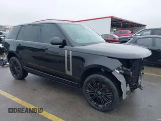 2025 Land Rover Range Rover SE z VIN SALKPBFU5SA280904, wystawiony jako IAAI lot #41403571 z przebiegiem 547 mil mil oraz . Historia ofert i sprzedaży dostępna na DreamBid. Obrazek 1.