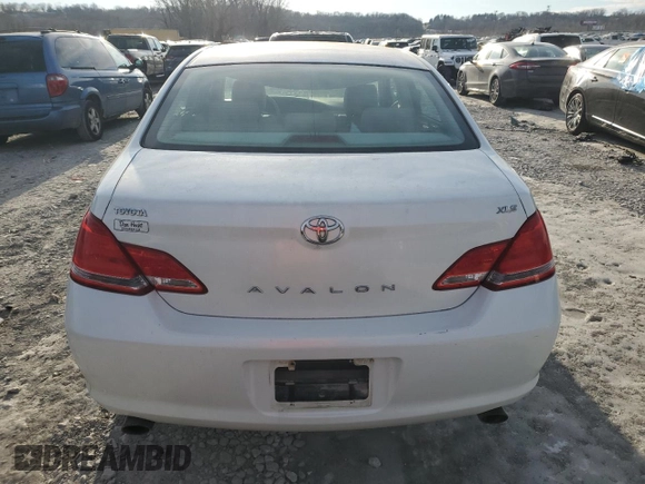 2006 Toyota Avalon XL z VIN 4T1BK36B66U102879, wystawiony jako Copart lot #41870725 z przebiegiem 307 922 mil mil oraz Szkoda całkowita • Salvage title. Historia ofert i sprzedaży dostępna na DreamBid. Obrazek 6.