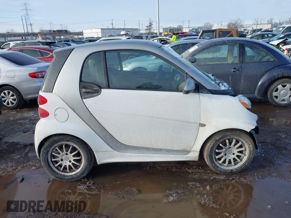 2013 Smart fortwo Pure with VIN WMEEJ3BA7DK596875, listed as a IAAI auction lot 41601623 with 1 mi miles. Bid and sale history available at carsss.com. Image 12.