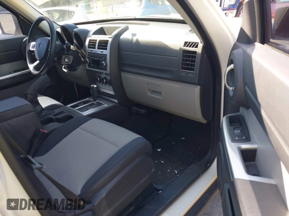 2007 Dodge Nitro SLT z VIN 1D8GU58K07W586777, wystawiony jako IAAI lot #42043802 z przebiegiem 143 324 mil mil oraz . Historia ofert i sprzedaży dostępna na DreamBid. Obrazek 5.