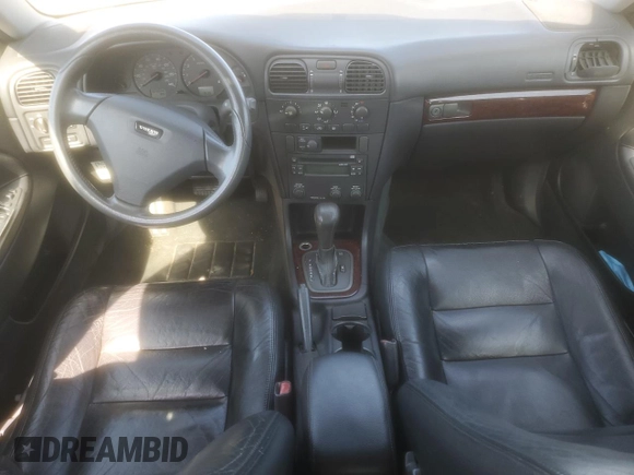 2004 Volvo V40 z VIN YV1VW27564F038086, wystawiony jako Copart lot #69464094 z przebiegiem 223 544 mil mil oraz Czysty tytuł • Clean title. Historia ofert i sprzedaży dostępna na DreamBid. Obrazek 8.