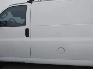 2023 Chevrolet Express Cargo z VIN 1GCWGAFP0P1104007, wystawiony jako IAAI lot #41433813 z przebiegiem 80 352 mil mil oraz . Historia ofert i sprzedaży dostępna na DreamBid. Obrazek 14.