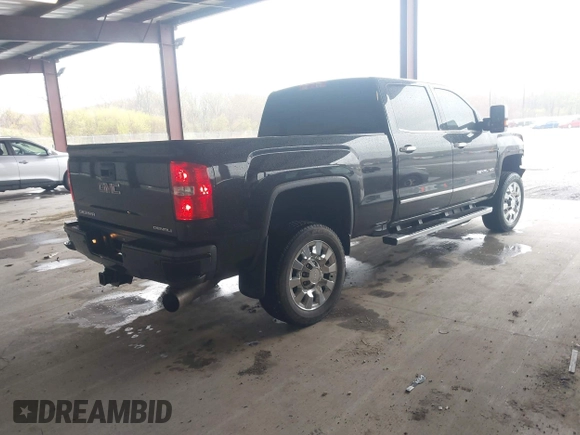 2017 GMC Sierra 2500HD Denali z VIN 1GT12UEY8HF222623, wystawiony jako IAAI lot #41985737 z przebiegiem 133 683 mil mil oraz . Historia ofert i sprzedaży dostępna na DreamBid. Obrazek 4.