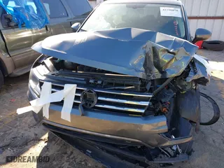 2020 Volkswagen Tiguan SE with VIN 3VV2B7AX5LM068627, listed as a IAAI auction lot 41590858 with 81,020 mi miles. Bid and sale history available at carsss.com. Image 6.