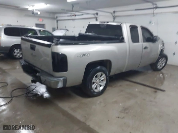 2008 Chevrolet Silverado 1500 LT w/1LT with VIN 2GCEK190181190707, listed as a IAAI auction lot 41269950 with 193,495 mi miles. Bid and sale history available at carsss.com. Image 4.