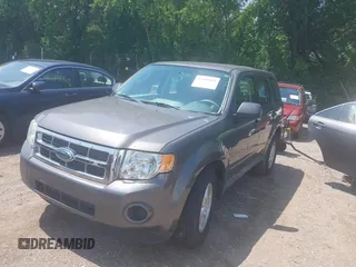 2009 Ford Escape XLS z VIN 1FMCU02729KC33600, wystawiony jako IAAI lot #42469557 z przebiegiem 185 605 mil mil oraz . Historia ofert i sprzedaży dostępna na DreamBid. Obrazek 2.