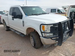 2017 Ford F-250 XLT with VIN 1FT7X2B67HEE98705, listed as a IAAI auction lot 42256828 with 172,119 mi miles and . Bid and sale history available at DreamBid. Image 1.