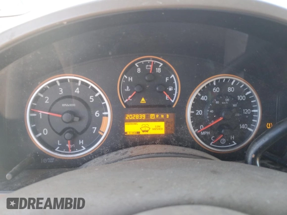 2011 Nissan Titan z VIN 1N6BA0FK9BN300170, wystawiony jako Copart lot #89054725 z przebiegiem 202 839 mil mil oraz Czysty tytuł • Clean title. Historia ofert i sprzedaży dostępna na DreamBid. Obrazek 9.