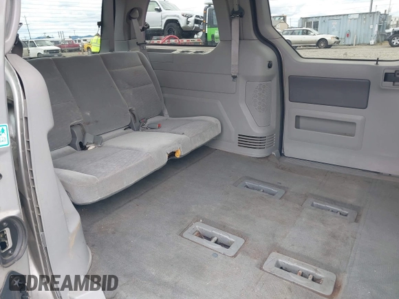 2004 Ford Freestar SE z VIN 2FMZA51664BA73569, wystawiony jako IAAI lot #39712844 z przebiegiem 182 013 mil mil oraz . Historia ofert i sprzedaży dostępna na DreamBid. Obrazek 8.