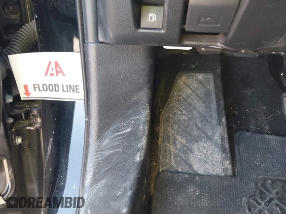 2024 Toyota RAV4 Hybrid XLE Premium z VIN JTMB6RFV3RD139222, wystawiony jako IAAI lot #41991544 z przebiegiem 20 463 mil mil oraz . Historia ofert i sprzedaży dostępna na DreamBid. Obrazek 6.