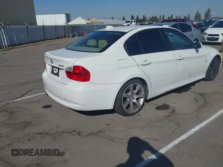 2008 BMW 3 Series 328i z VIN WBAVC53508FZ86427, wystawiony jako IAAI lot #42745902 z przebiegiem 173 327 mil mil oraz . Historia ofert i sprzedaży dostępna na DreamBid. Obrazek 4.