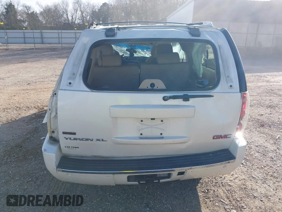2011 GMC Yukon XL Denali with VIN 1GKS1MEFXBR362527, listed as a IAAI auction lot 41342493 with 227,251 mi miles. Bid and sale history available at carsss.com. Image 16.