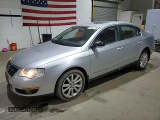 2010 Volkswagen Passat Komfort z VIN WVWJM7AN0AE154398, wystawiony jako Copart lot #58731135 z przebiegiem 70 961 mil mil oraz Czysty tytuł • Clean title. Historia ofert i sprzedaży dostępna na DreamBid. Obrazek 1.
