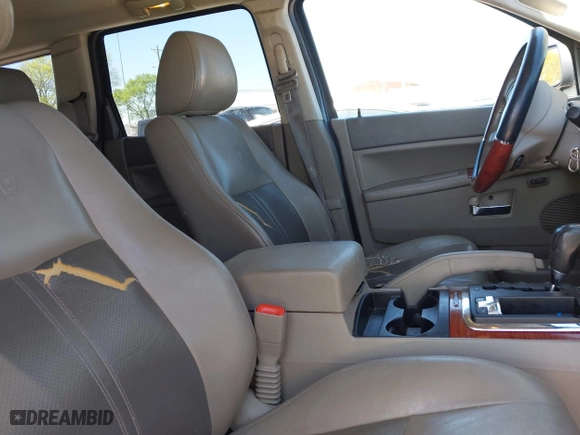 2005 Jeep Grand Cherokee Limited with VIN 1J8HR58255C575317, listed as a IAAI auction lot 42021565 with 205,257 mi miles. Bid and sale history available at carsss.com. Image 5.