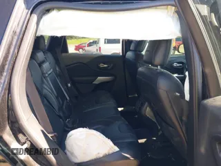 2017 Jeep Cherokee Overland с VIN 1C4PJMJS1HW645039, выставлен на аукционе IAAI как лот 42322935 с пробегом 84 117 миль миль и . История ставок и продаж доступна на DreamBid. Изображение 8.