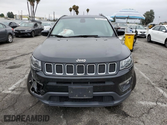 2020 Jeep Compass Latitude z VIN 3C4NJDBB0LT155146, wystawiony jako Copart lot #65617725 z przebiegiem 69 292 mil mil oraz Szkoda całkowita • Salvage title. Historia ofert i sprzedaży dostępna na DreamBid. Obrazek 5.