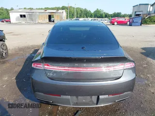 2017 Lincoln MKZ Select z VIN 3LN6L5D98HR613305, wystawiony jako IAAI lot #42400840 z przebiegiem 81 659 mil mil oraz . Historia ofert i sprzedaży dostępna na DreamBid. Obrazek 16.