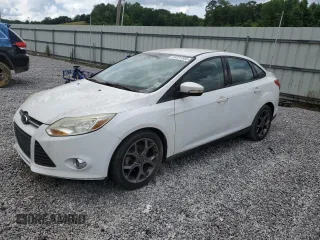 2013 Ford Focus SE z VIN 1FADP3F23DL285214, wystawiony jako Copart lot #58731585 z przebiegiem 141 492 mil mil oraz Tytuł czysty. Historia ofert i sprzedaży dostępna na DreamBid. Obrazek 1.