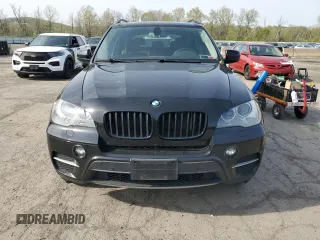 2013 BMW X5 xDrive35i z VIN 5UXZV4C56D0B24871, wystawiony jako Copart lot #55187185 z przebiegiem 141 533 mil mil oraz Czysty tytuł • Clean title. Historia ofert i sprzedaży dostępna na DreamBid. Obrazek 5.