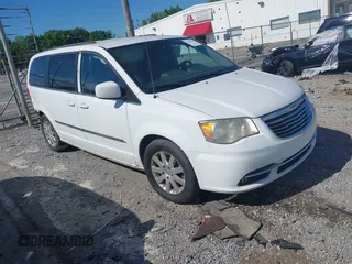 2013 Chrysler Town & Country Touring z VIN 2C4RC1BG0DR815311, wystawiony jako IAAI lot #42285071 z przebiegiem 204 666 mil mil oraz . Historia ofert i sprzedaży dostępna na DreamBid. Obrazek 1.