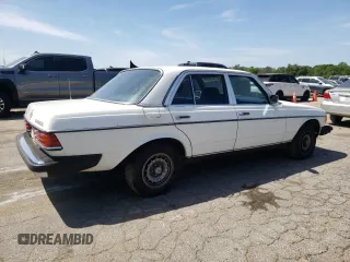 1983 Mercedes-Benz 300 D z VIN WDBAB33AXDB031298, wystawiony jako Copart lot #53799325 z przebiegiem 315 445 mil mil oraz Szkoda całkowita • Salvage title. Historia ofert i sprzedaży dostępna na DreamBid. Obrazek 3.