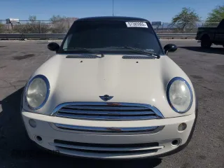 2006 MINI Hardtop z VIN WMWRC33506TJ73836, wystawiony jako Copart lot #57385905 z przebiegiem 105 592 mil mil oraz Szkoda całkowita • Salvage title. Historia ofert i sprzedaży dostępna na DreamBid. Obrazek 5.