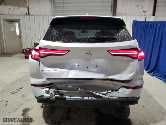 2024 Mitsubishi Outlander ES with VIN JA4J3UA80RZ016368, listed as a Copart auction lot 53973445 with 32,832 mi miles and Clean Title. Bid and sale history available at carsss.com. Image 6.