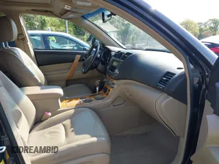 2009 Toyota Highlander Hybrid Limited with VIN JTEEW44AX92032627, listed as a IAAI auction lot 42029226 with 255,012 mi miles. Bid and sale history available at carsss.com. Image 5.