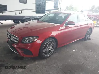 2019 Mercedes-Benz E 300 z VIN WDDZF4KB3KA489637, wystawiony jako IAAI lot #42053019 z przebiegiem 106 779 mil mil oraz . Historia ofert i sprzedaży dostępna na DreamBid. Obrazek 2.