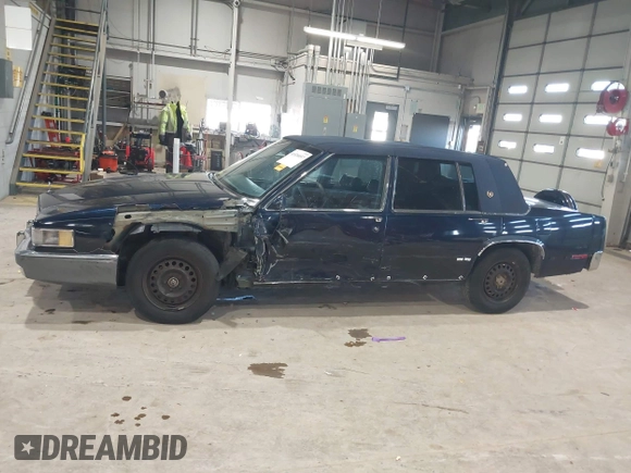 1989 Cadillac DeVille z VIN 1G6CD5159K4356924, wystawiony jako IAAI lot #41526057 z przebiegiem 148 134 mil mil oraz . Historia ofert i sprzedaży dostępna na DreamBid. Obrazek 6.