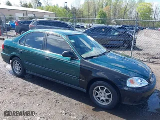 2000 Honda Civic LX with VIN 1HGEJ6672YL022393, listed as a IAAI auction lot 41968262 with 231,261 mi miles. Bid and sale history available at carsss.com. Image 1.