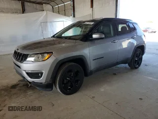 2018 Jeep Compass Latitude z VIN 3C4NJDBB6JT433660, wystawiony jako Copart lot #52076565 z przebiegiem 106 104 mil mil oraz Szkody całkowita. Historia ofert i sprzedaży dostępna na DreamBid. Obrazek 1.