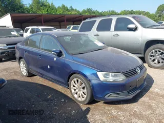 2014 Volkswagen Jetta SE z VIN 3VWD17AJ9EM403099, wystawiony jako IAAI lot #42398846 z przebiegiem 152 658 mil mil oraz . Historia ofert i sprzedaży dostępna na DreamBid. Obrazek 1.