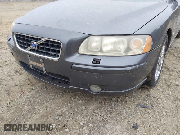 2005 Volvo S60 with VIN YV1RS592352427889, listed as a IAAI auction lot 41521967 with 1 mi miles. Bid and sale history available at carsss.com. Image 6.