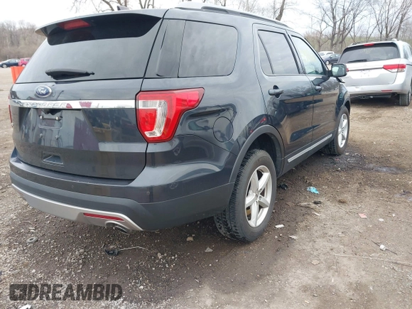 2017 Ford Explorer XLT with VIN 1FM5K7D81HGA68203, listed as a IAAI auction lot 41908625 with 98,996 mi miles and . Bid and sale history available at carsss.com. Image 4.