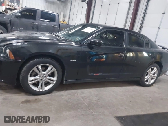 2011 Dodge Charger RT Plus with VIN 2B3CM5CT2BH521841, listed as a IAAI auction lot 41571696 with 186,120 mi miles. Bid and sale history available at carsss.com. Image 14.