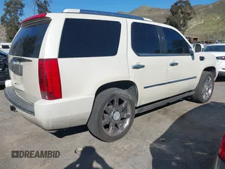 2008 Cadillac Escalade with VIN 1GYEC63898R211751, listed as a IAAI auction lot 41629711 with 126,899 mi miles. Bid and sale history available at carsss.com. Image 4.
