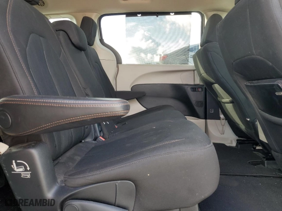 2018 Chrysler Pacifica Touring Plus with VIN 2C4RC1FG8JR126106, listed as a Copart auction lot 51333145 with 138,137 mi miles and Salvage Title. Bid and sale history available at carsss.com. Image 11.