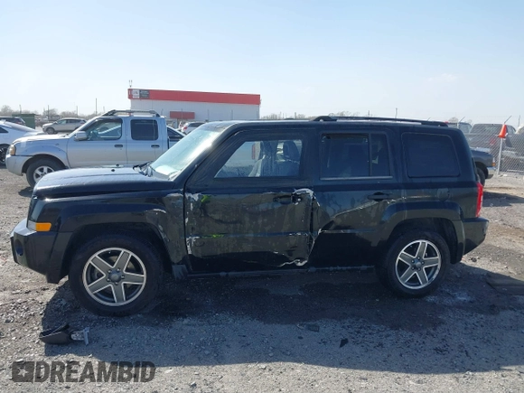 2009 Jeep Patriot Sport z VIN 1J4FF28B19D237025, wystawiony jako IAAI lot #41828514 z przebiegiem 141 410 mil mil oraz . Historia ofert i sprzedaży dostępna na DreamBid. Obrazek 14.